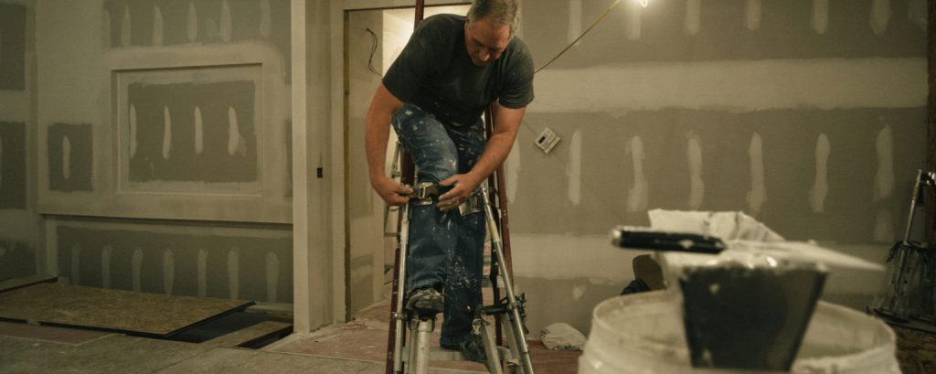 Painter puts on safety gear
