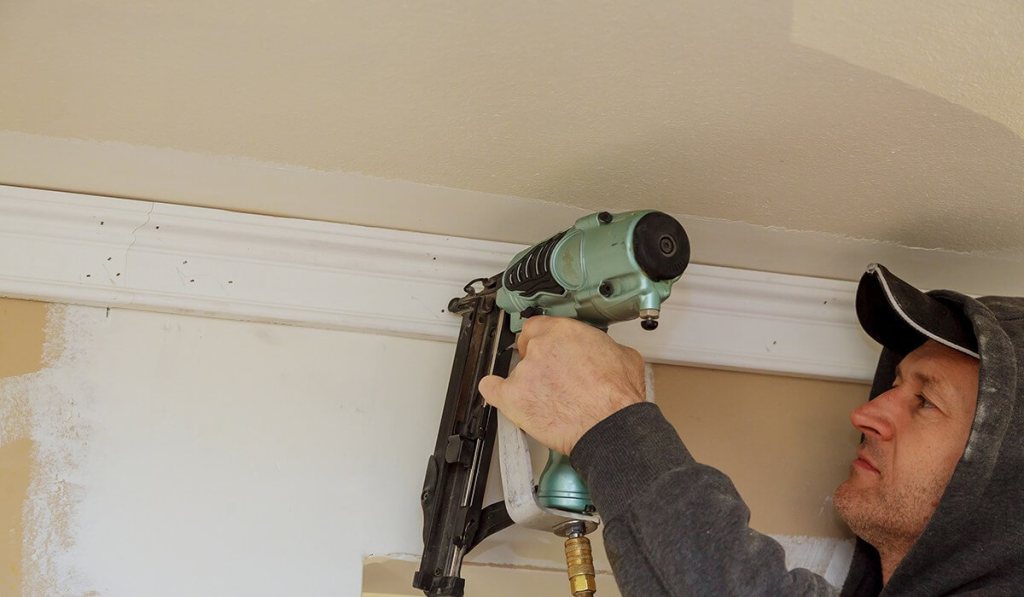 A contractor who owns a contractor’s license in Idaho is working on a client’s call.