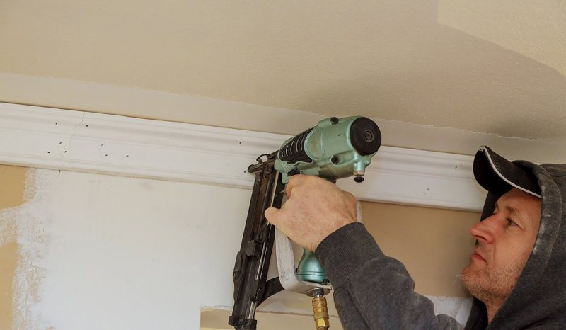 A contractor who owns a contractor’s license in Idaho is working on a client’s call.
